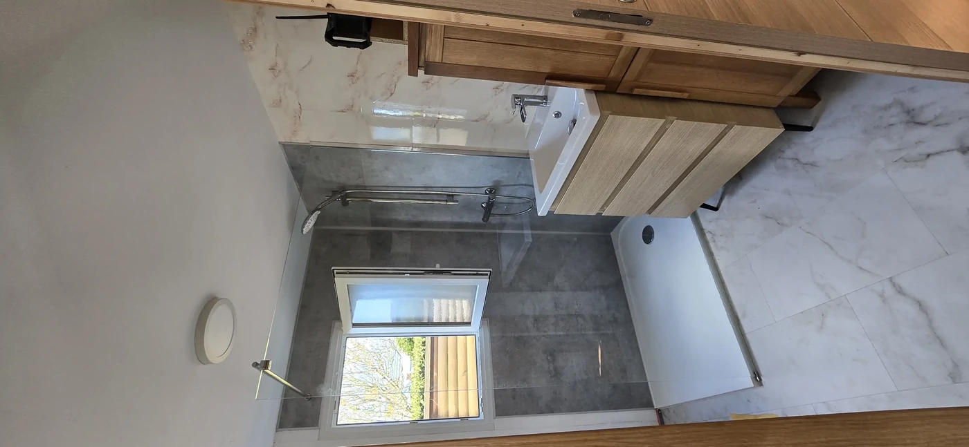 Modification d'une chambre de mobil-home en salle d'eau, Talmont Saint Hilaire